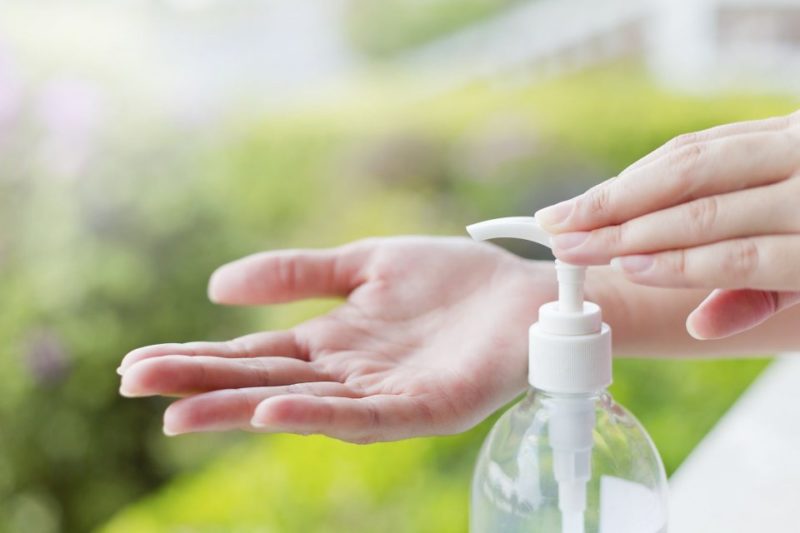Penggunaan hand sanitizer