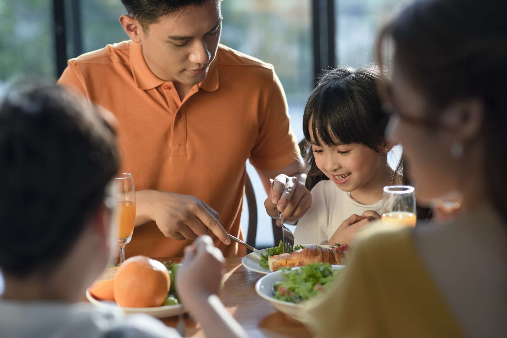 biasakan anak makan sayur